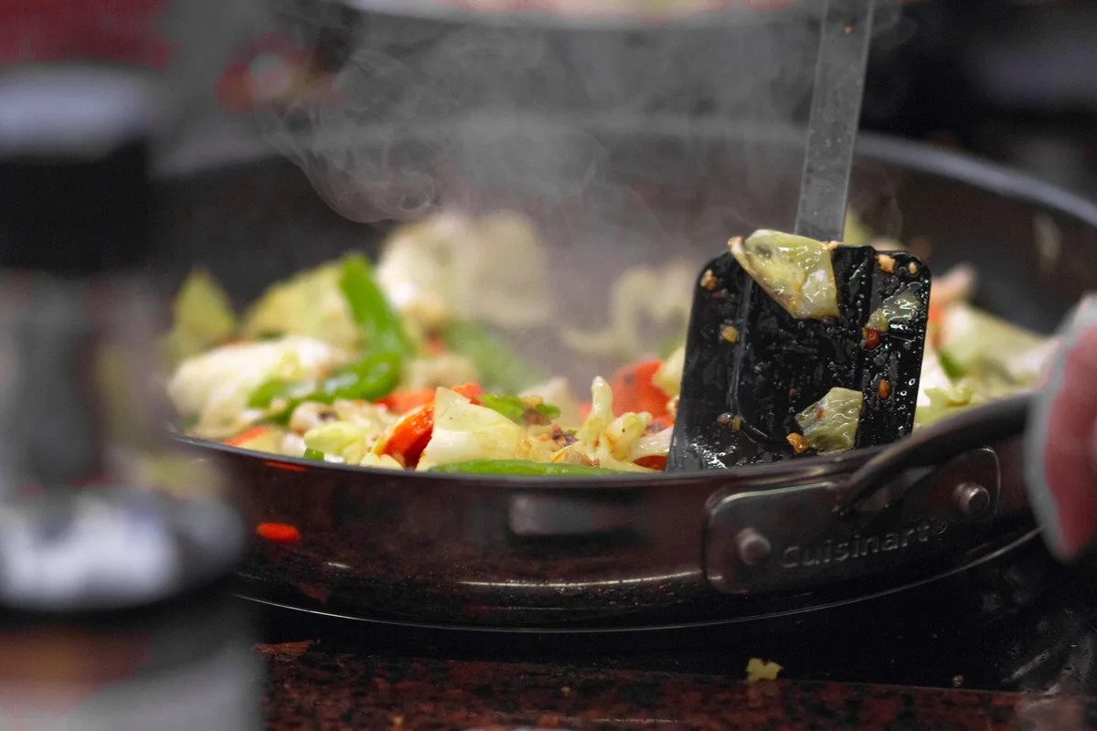 how to use a stir fry pan