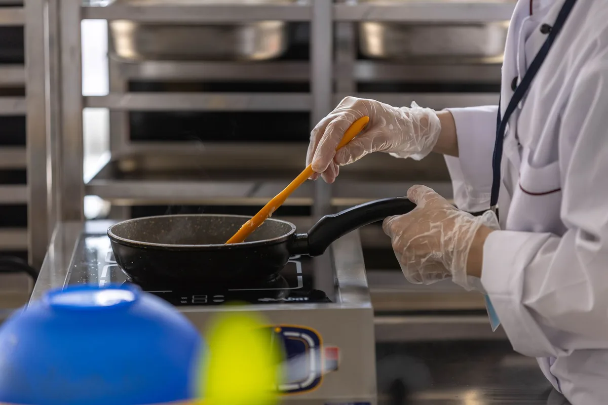How Do You Measure a Frying Pan