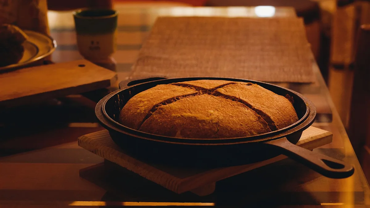 how heavy is a cast iron skillet