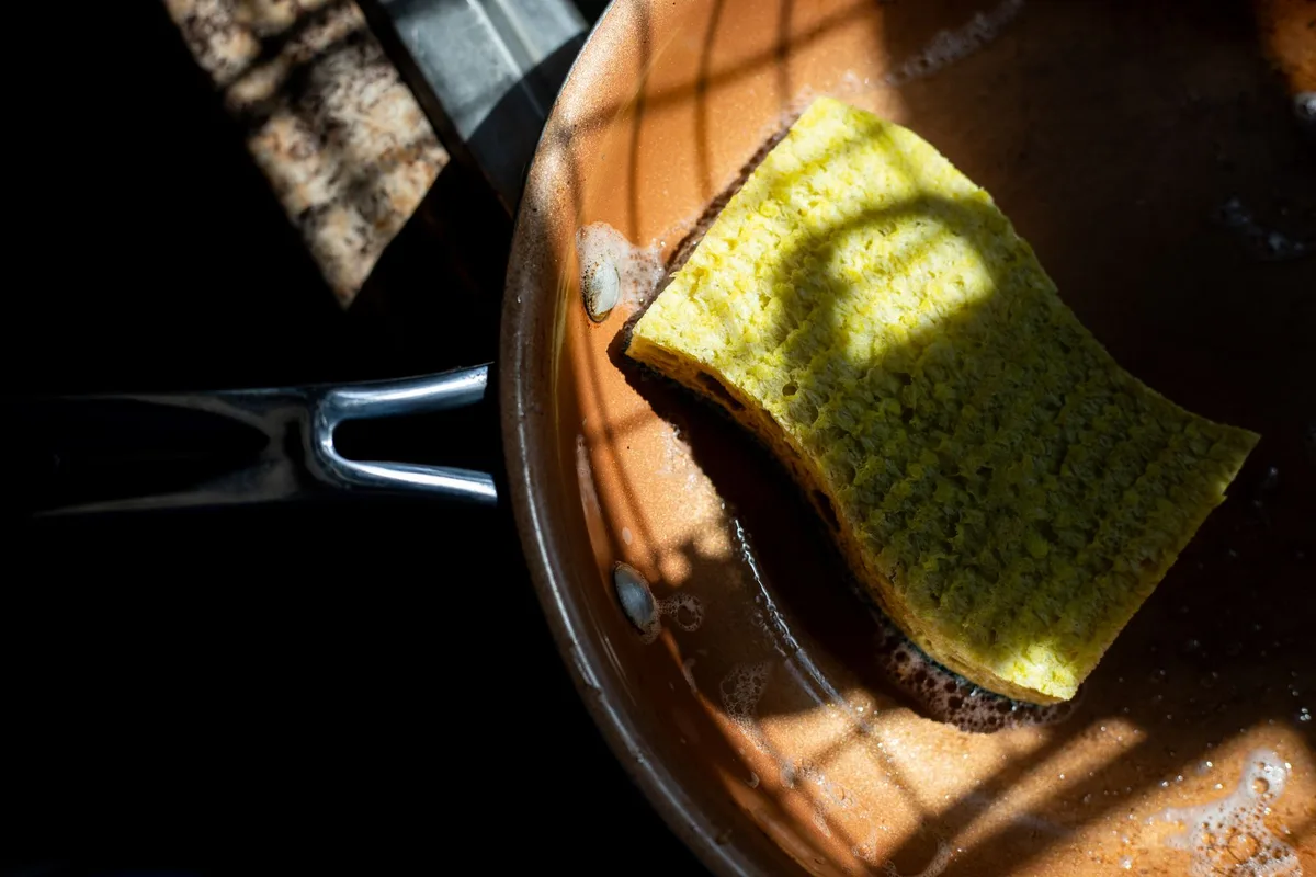 how to clean ceramic pan
