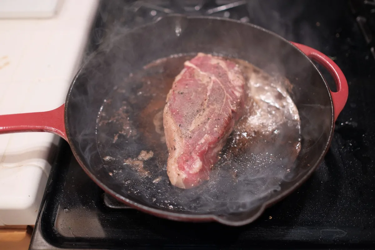 how to fry steak in cast iron pan