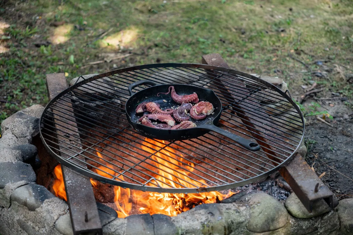 how to season a cast iron pan