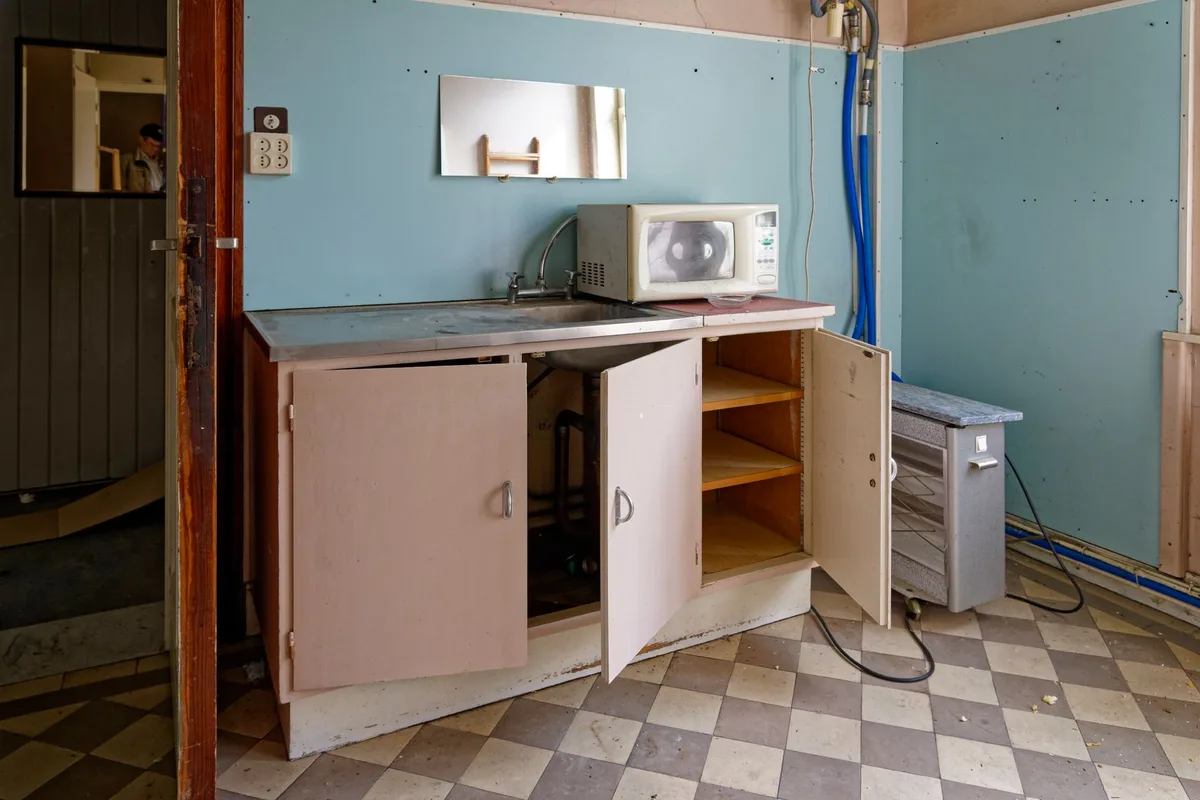 microwave oven