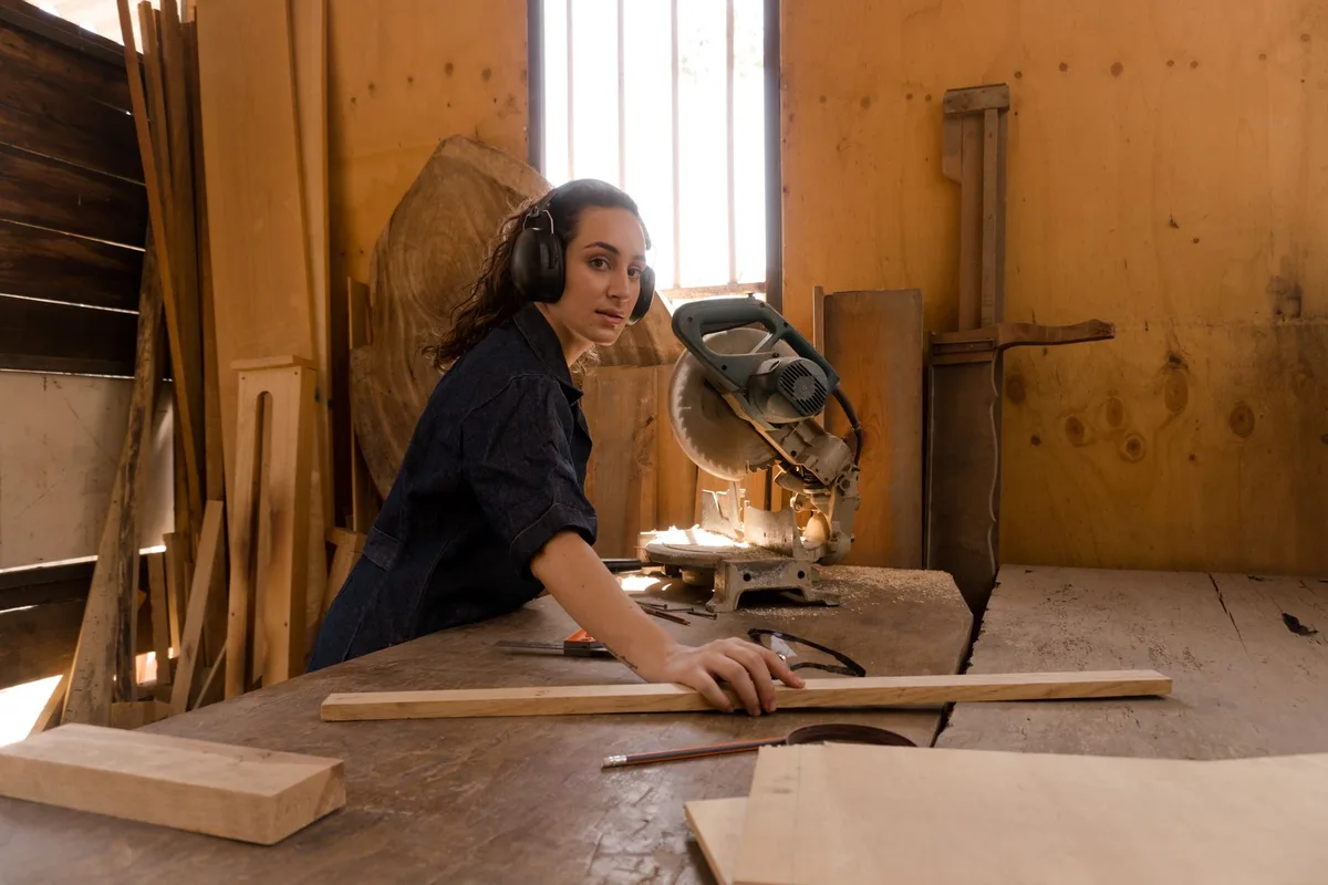 sliding compound miter saw for DIY